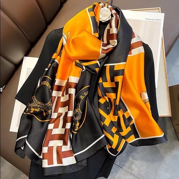 Scarf - Picture 1 of 5